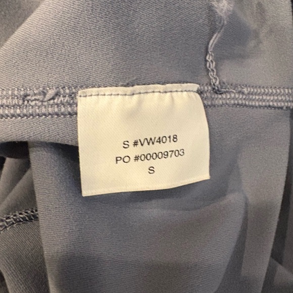 Vuori AllTheFeels Legging- Short in Blue Quartz Size Small - Picture 6 of 6